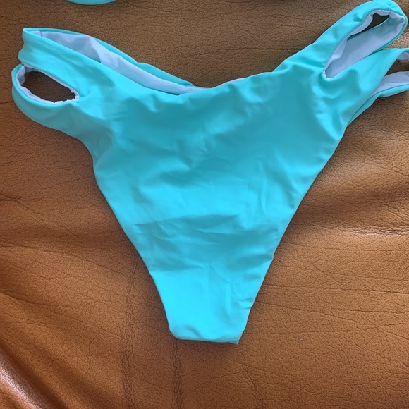 Bikinis - Picture 8 of 16